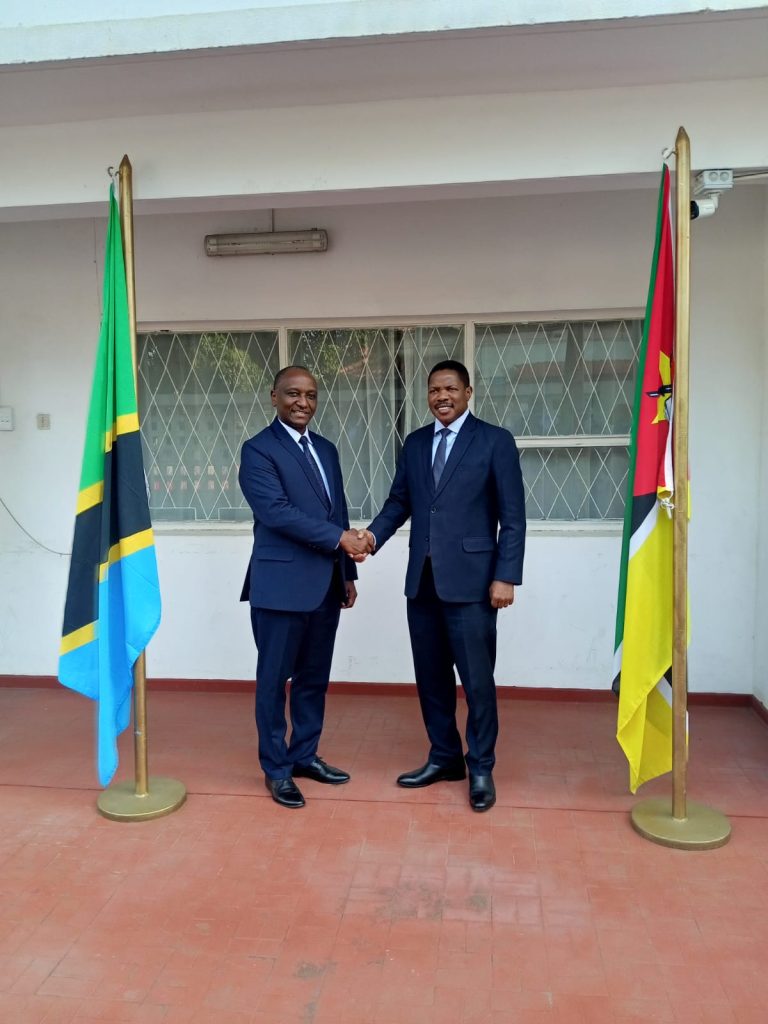 Mkuu wa majeshi ya Ulinzi Tanzania atembelea Msumbiji