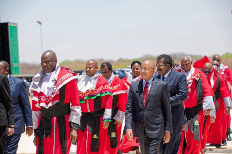 Dkt. Mwinyi ahudhuria sherehe za uapisho wa Dkt. Samia